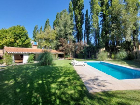 Casa Juanita en Chacras, con Pileta y Jardín